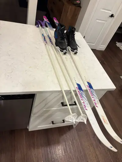Cross country skiing set 170cm womens 7.5/8, View more