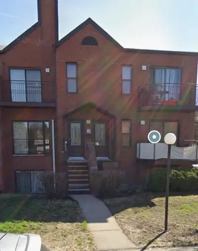 Chambre à louer pour cour /moyen terme situé à Anjou (Montréal) dans un Triplex haut de gamme pour f...