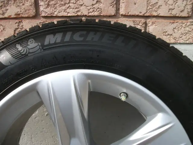 OEM Lexus RX 350 alloy rims mount on Michelin XI SUV winter tire in Tires & Rims in Markham / York Region - Image 3