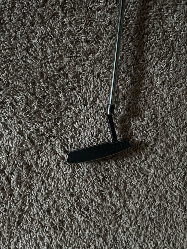 Cleveland Classic collection putter in Golf in Lethbridge