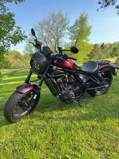2021 1100 Honda Rebel SW Motech crash bars. Very clean single owner 10589km