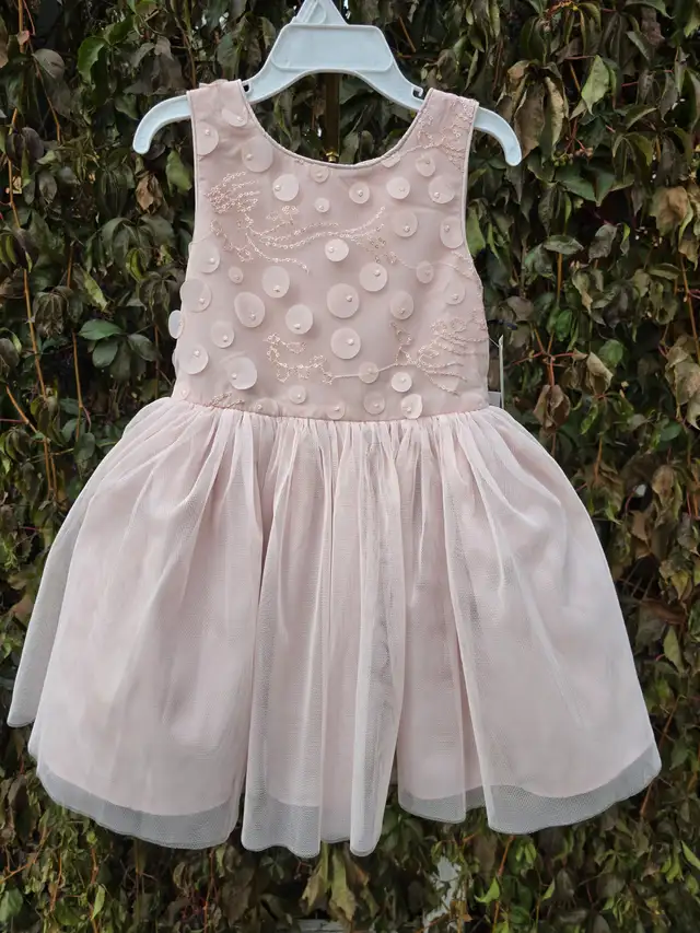 NEW Pippa & Julie holiday Formal Tulle Dress. Size 4. in Clothing - 4T in Edmonton - Image 2