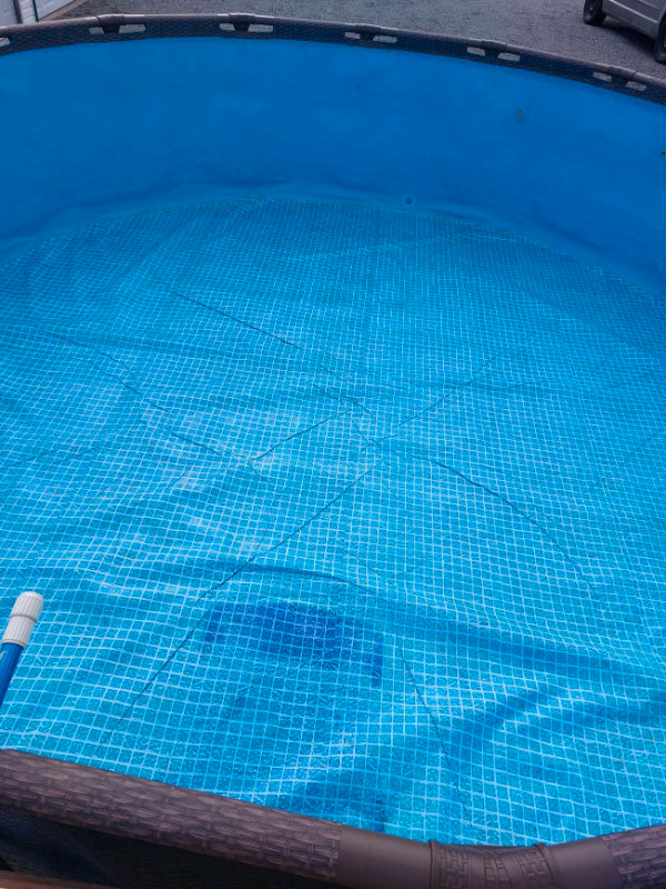 18 foot round pool in Hot Tubs & Pools in St. Catharines - Image 2