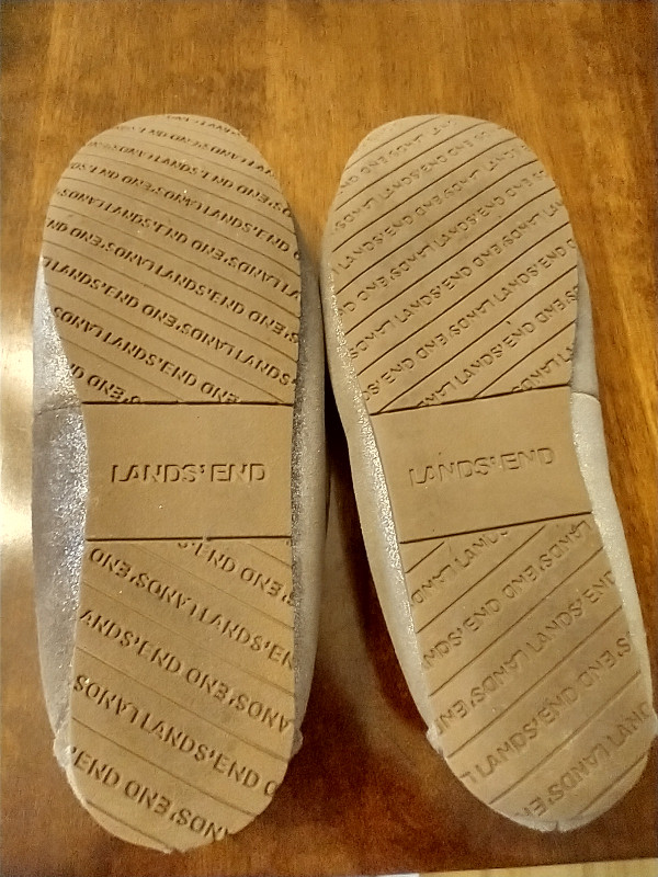 Land's End New Suede slippers size 8 women's in Women's - Shoes in Dartmouth - Image 3