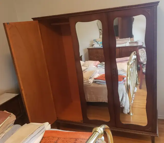 elegant vintage style wardrobe in Beds & Mattresses in City of Toronto - Image 4