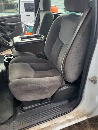 05 gmc, diesel, 6spd manual,manual windows and locks,has about 306,000klms on it now changed gauge c...