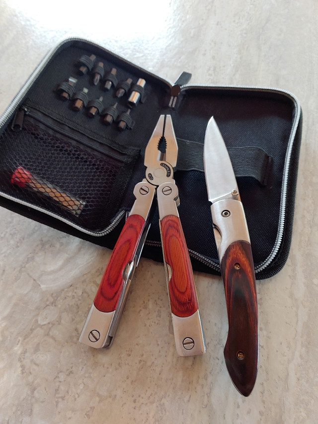 Pince multiple (Multi-plier) et un couteau  dans Outils à main  à Saguenay - Image 3
