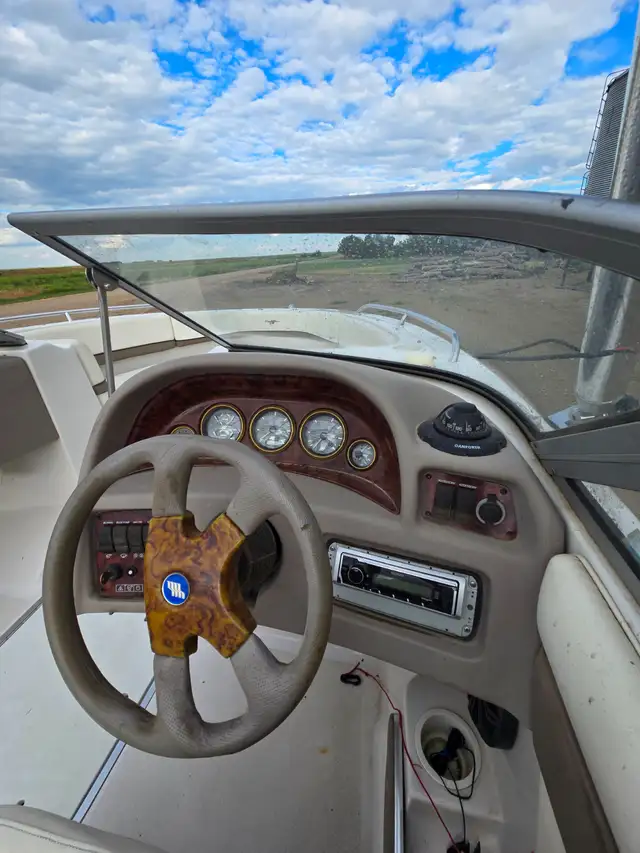 2004 Inboard Boat in Powerboats & Motorboats in Moose Jaw - Image 10