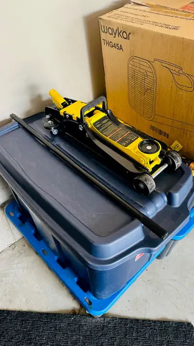 2.5 ton floor jack. As new barely used., View more