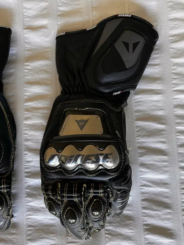 Dainese Full Metal D1 Motorcycle Gloves – Size 8.5 / M in Motorcycle Parts & Accessories in Hamilton - Image 4