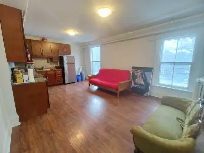 Charming Room in Historic Victoria Hall (North End) - All-Inclusive, Furnished ✨ Location: Gottingen...