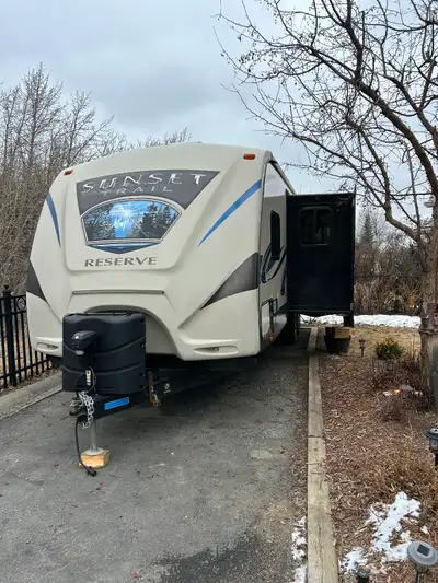 Top of the line trailer 26 foot long 6450 lbs dry weight Double slide offers island kitchen Counter...