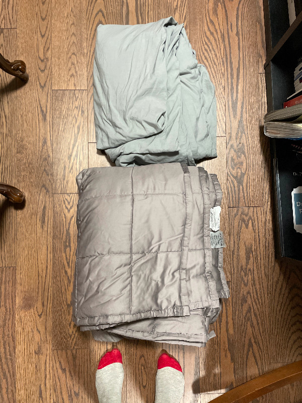 LIKE NEW Queen Weighted blanket & duvet cover— 50 OBO in Bedding in Kingston