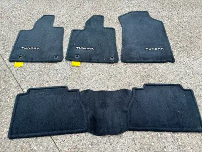 2013-2021 like new toyota tundra front / back floor mats pick up in stoney creek