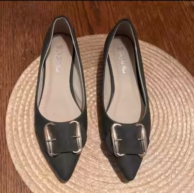 Brand new. Great for the office. Size 8-8.5.