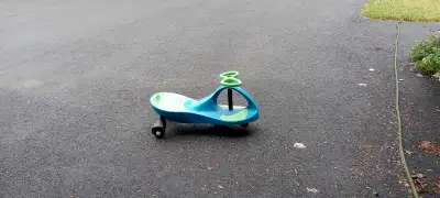 Green and blue plasma car good condition barely used