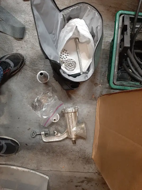 MEAT GRINDER  WITH SAUSAGE  MAKING ENDS