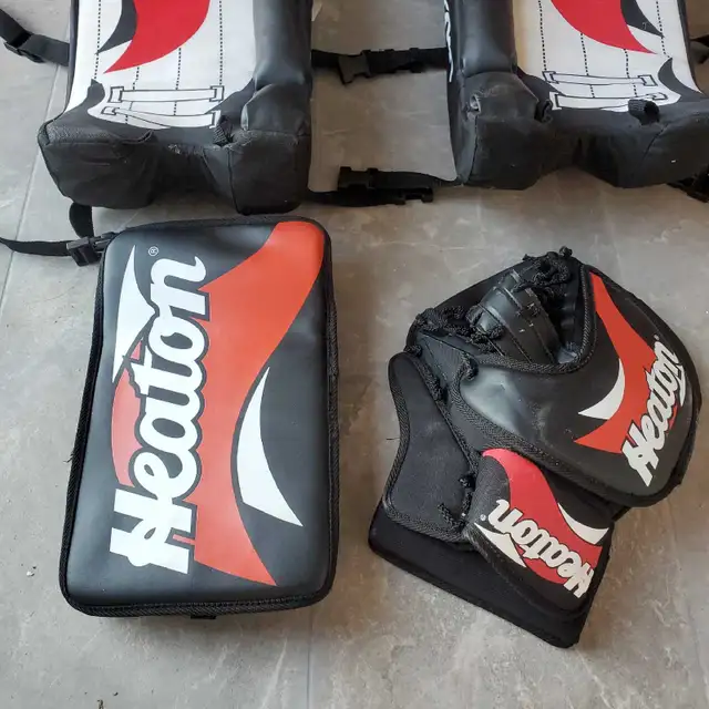 New Youth  HEATON Street Hockey Ball Hockey Goalie Equipment in Hockey in Barrie - Image 4