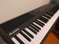Alesis Recital 88 full size keys + Stand (mint)