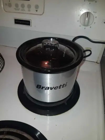 Découvrez cette mijoteuse Bravetti de 300 ml, idéale pour préparer de délicieuses portions individue...