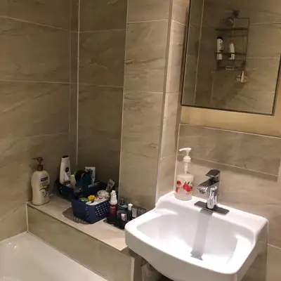 Chambre de 9 m² dans un 4 ½, parfaite pour étudiant(e) ou jeune professionnel(le). Loyer 980$/mois,...