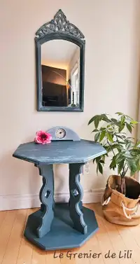 Awesome side table and mirror set