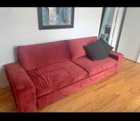 Large three seater velvet couch / grand sofa trois place