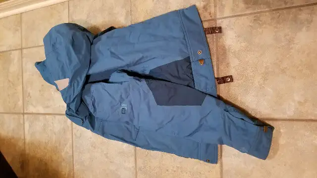 Helly Hansen Girls Ski Jacket Size XS in Kids & Youth in Oakville / Halton Region - Image 3