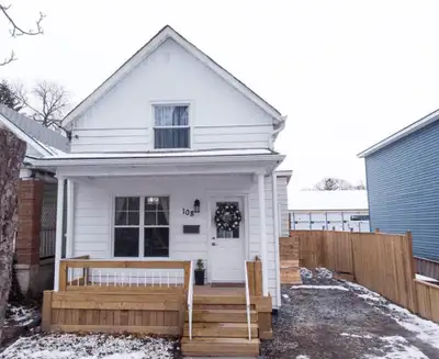 Cozy 2 Bed 1 Bath Home for Rent
