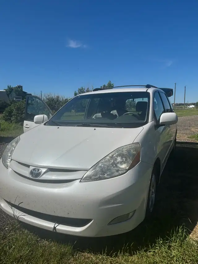 2007 Toyota Sienna 290000 Km extremely well keep 