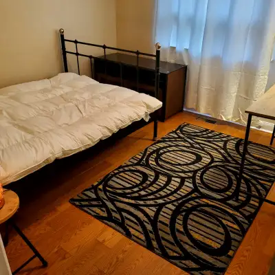 ROOM FOR RENT immediately