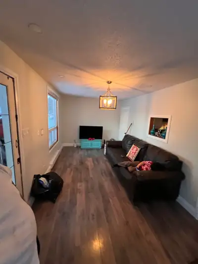 One bedroom lower floor bachelor with one bathroom. Wifi and laundry included. Parking can be arrang...