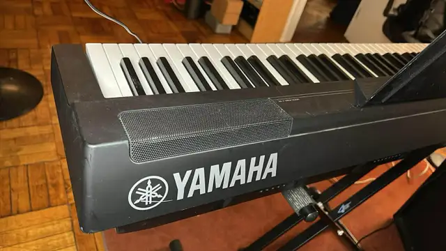 Yamaha P-125 Digital Piano + Stand + Sustain Pedal in Pianos & Keyboards in City of Toronto - Image 7