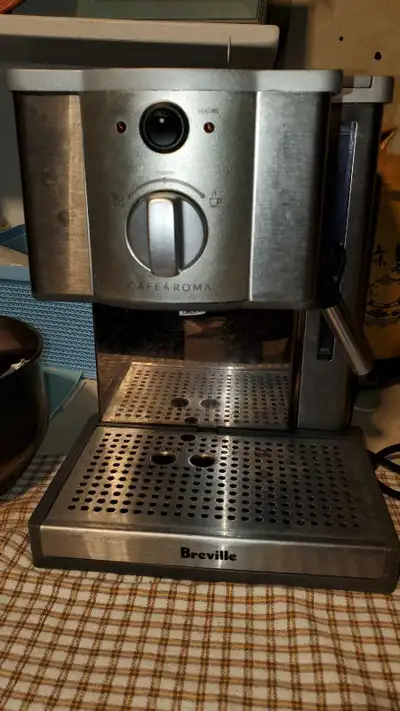 Je vends ma machine à café Breville, très peu utilisée et en excellent état. Elle fonctionne parfait...