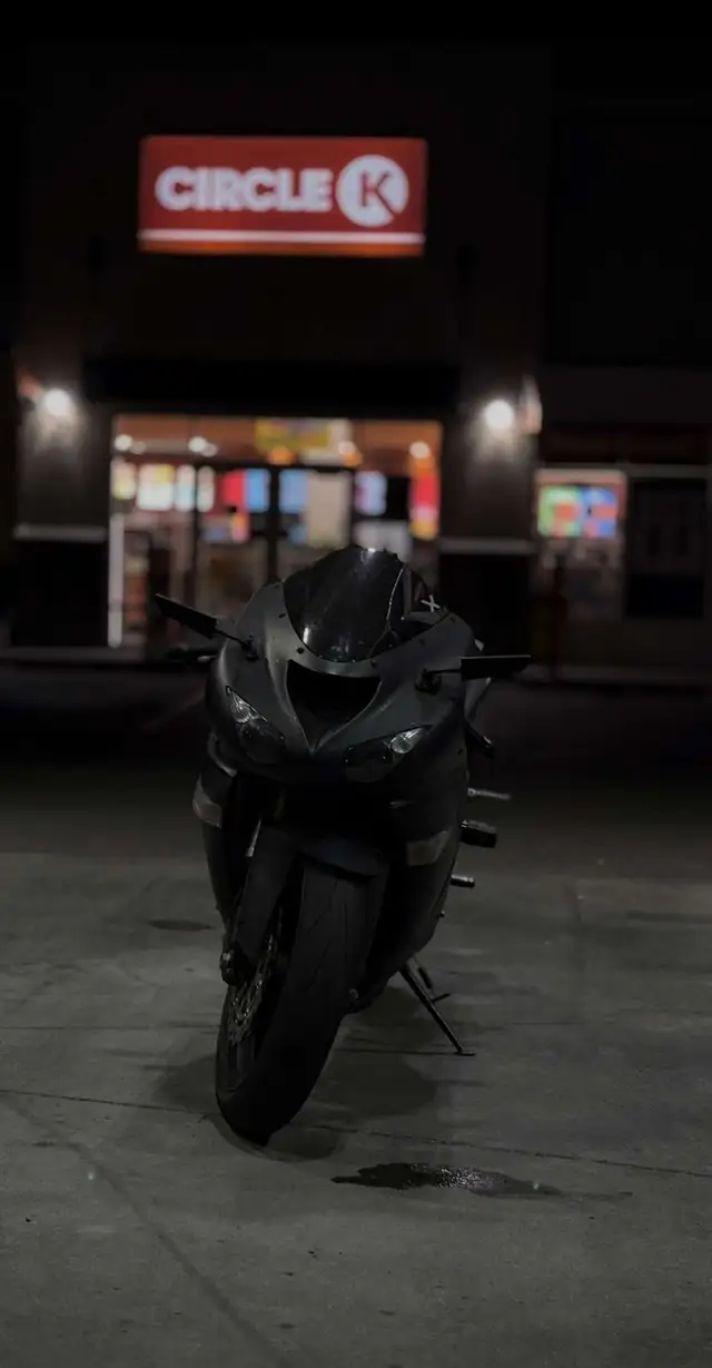 Kawasaki zx10r in Sport Bikes in Lethbridge - Image 2