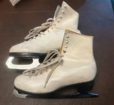 Women’s size 9 skates, View more
