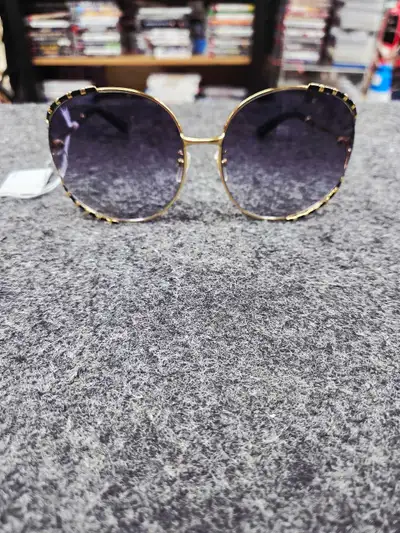 Lunettes de soleil Gucci neuve , View more