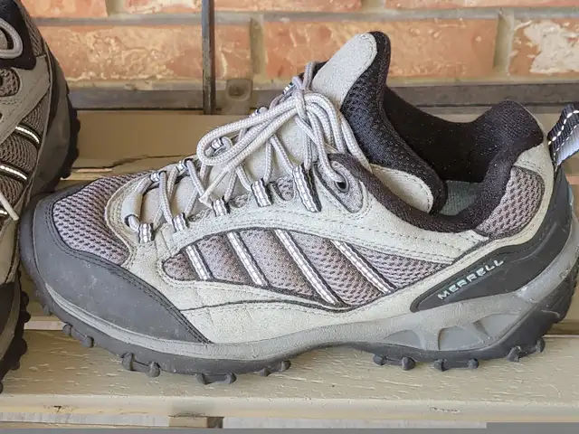 Women's Merrill Low Hiking Shoes in Women's - Shoes in Calgary - Image 3