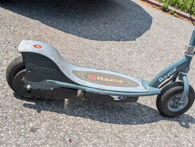 Razor Electric Scooter E300 in Scooters & Pocket Bikes in City of Toronto - Image 4