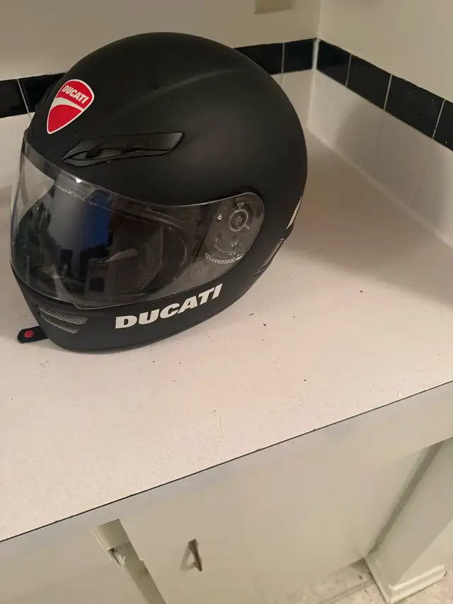 Ducati Helmet in good condition size M 2010 model 0F23 in Motorcycle Parts & Accessories in Edmonton - Image 4