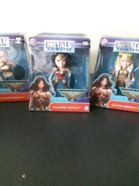 Die Cast Metals-Wonder Woman (4)Statue New price
