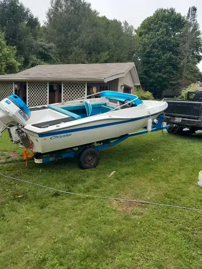 Selling an original Chrysler Mopar speed boat has 140 evinrude has had heads and exhaust done sellin...