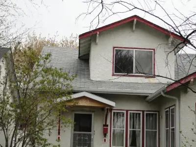 2 BEDROOM UPPER UNIT FOR RENT