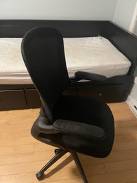Good condition Office Chair, Breathable Mesh (Black)