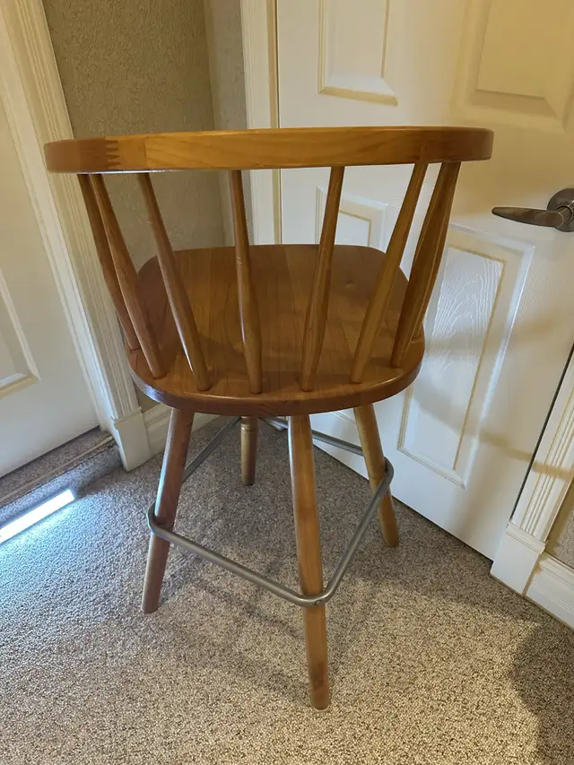 wooden bar stool in Chairs & Recliners in Oakville / Halton Region - Image 3