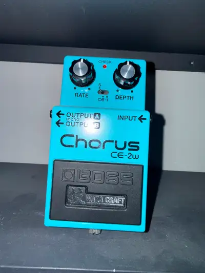 Comes with box. Scammers need not bother!