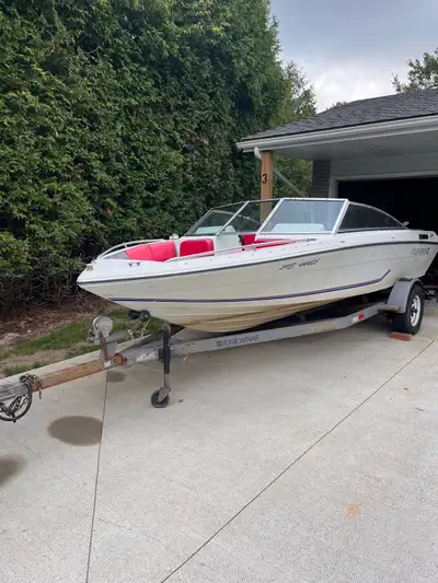 1990 fourwinns freedom 170 17’ bowrider 2.3l 4cylinder ford/omc cobra stern drive Has brand new impe...