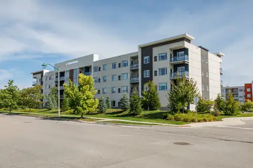 Ideally located in a peaceful residential neighbourhood, Riverside Apartments places you in the hear...