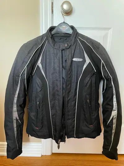 Ladies Harley-Davidson FXRG riding jacket, size M, in like new condition. Comes with quilted liner j...