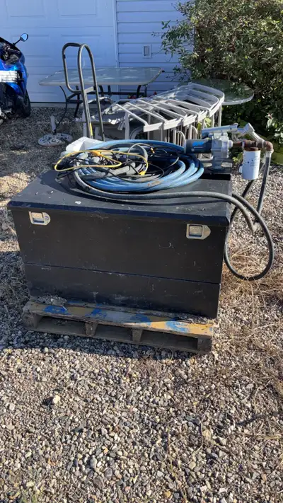3yrs old. 75 gal. New Arctic hose and some black (70’) newer handle. One lift arm is broken. Works g...